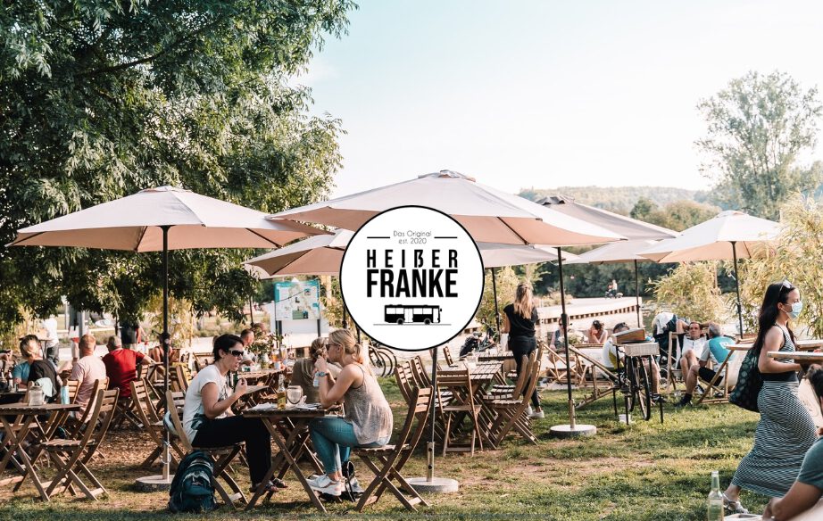 Der gefüllte Biergarten des Outdoor-Location Heißer Franke in Eibelstadt.